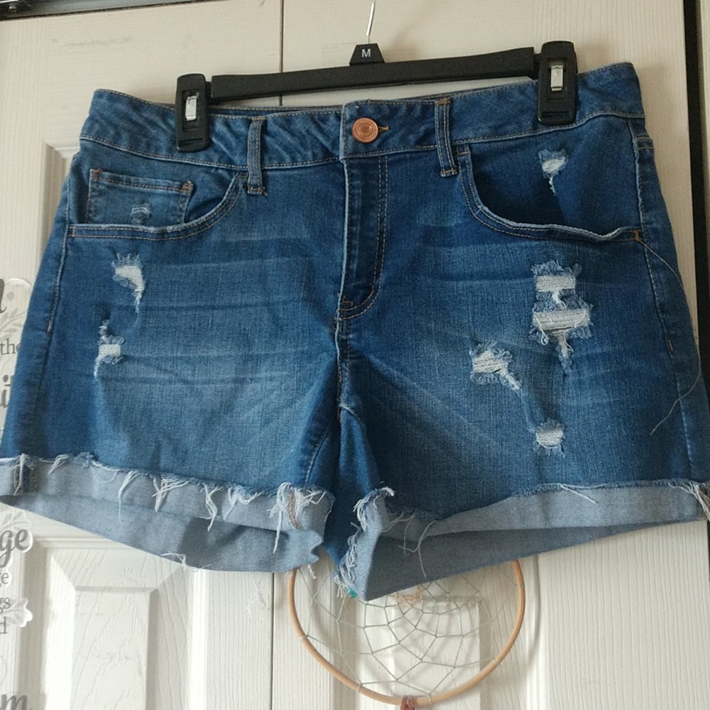 💙 3/$20 Cute Distressed shorts